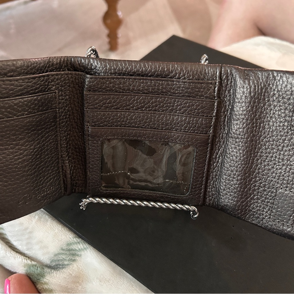 Sold
Brighton Brown Pebbled Leather ID Wallet with Silver Toggle Detail - Picture 2 of 14